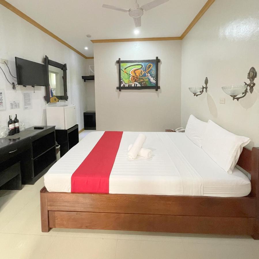 Reddoorz At New Casamila Hotel Palawan Puerto Princesa Exterior foto